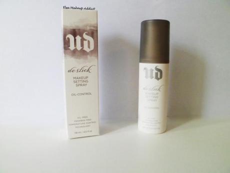 De-Slick d’Urban Decay : l’allié des peaux mixtes à grasses pour prolonger la tenue du maquillage Spray De-Slick - Urban Decay 1