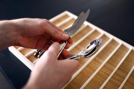 Cargot meuble à couverts par Amaury Poudray Cargot meuble à couverts par Amaury Poudray