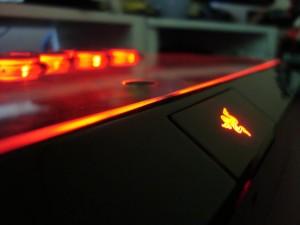 RAZER ATROX : le fighting stick qui rend beau On peut customiser son stick, un truc pour les « ultrêmes » bricoleurs.