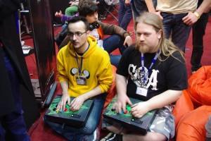 RAZER ATROX : le fighting stick qui rend beau À côté de Benzaie, nous pouvons dire que comme Lorenzo, il était là, Mass...
