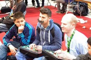 RAZER ATROX : le fighting stick qui rend beau Grâce au stick Atrox, Gatchan n'a plus peur d'affronter des moustachus!