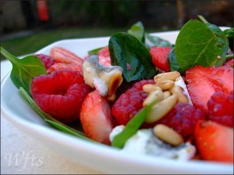 SALADE de PRINTEMPS POUSSES d’ÉPINARDS FRAISES et FRAMBOISES Salade epinard fraise framboise2