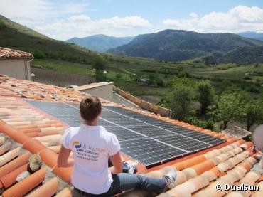 Energie : produire de l'électricité et chauffer l'eau est devenu possible grâce aux panneaux solaires hybrides