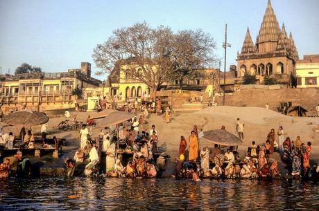 Assi Ghat, Varanasi, Swiminindia J170 - Varanasi, les ghats vus du Gange