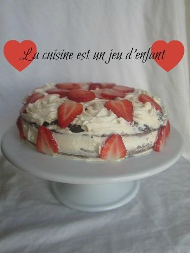 Gâteau au chocolat et aux fraises a la crème 