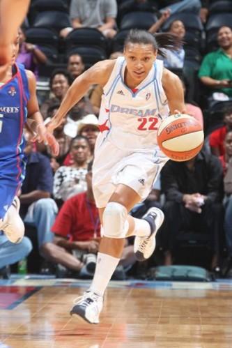 WNBA : Transferts et prolongations http://img.over-blog.com/333x500/0/12/26/16/2013/2013b/Armintie-PRICE--Atlanta-_Scott-CUNNINGHAM.jpg