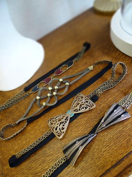 Atelier coiffure avec bijoux de tête et headbands.