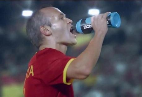 Powerade présente sa publicité Coupe du monde avec Iniesta Powerade présente sa publicité Coupe du monde avec Iniesta
