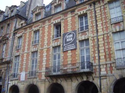 Un droit au logement en 2010 ? place-des-Vosges.jpg