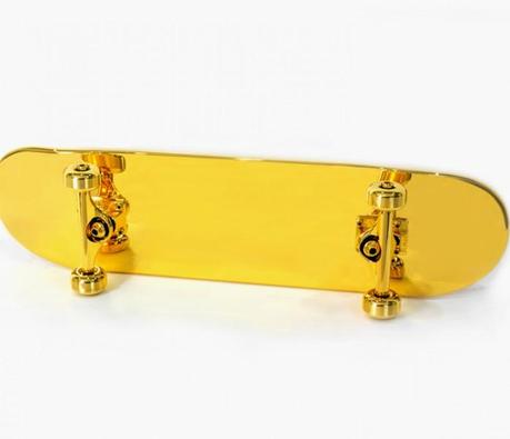 Un skateboard à 15 000 $ Un skateboard à 15 000 $