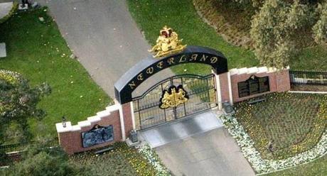 Neverland partie 3: L'entrée du ranch 150274-neverland-l-ancienne-propriete-de-637x0-1 (1)big
