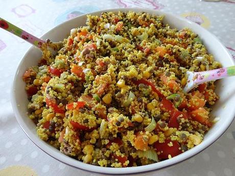 Salade complète aux lentilles, semoule aux épices et carottes