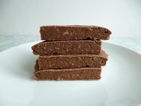 gâteau coeur hyperprotéiné chocolat et noix de coco aux 7 céréales et au sirop d'érable sans sucre (sans oeufs et sans beurre) P1130089