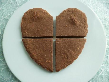 gâteau coeur hyperprotéiné chocolat et noix de coco aux 7 céréales et au sirop d'érable sans sucre (sans oeufs et sans beurre) P1130084