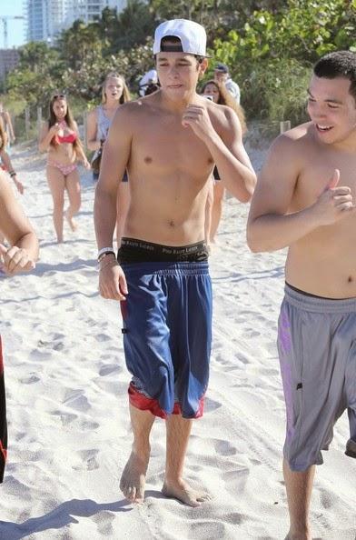 Austin Mahone : Top 5 de ses photos sexy à la plage !