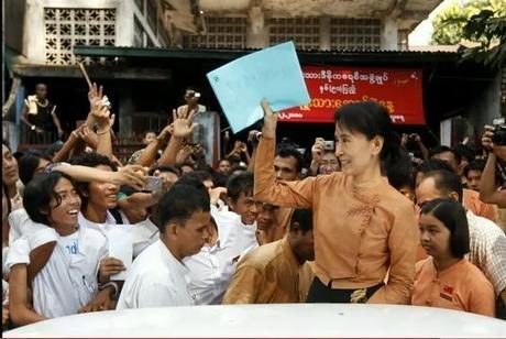 BESOIN DE VOUS. L'inlassable action des bénévoles et donateurs de France Aung  San  Suu  Kyi  