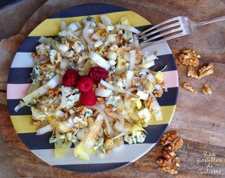 Salade d'endives au bleu d'auvergne, noix et vinaigre de framboise Assiettes : E. Leclerc / Fourchette : Chéhoma