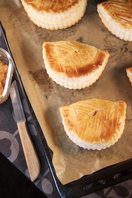 Chaussons aux pommes & caramel beurre salé