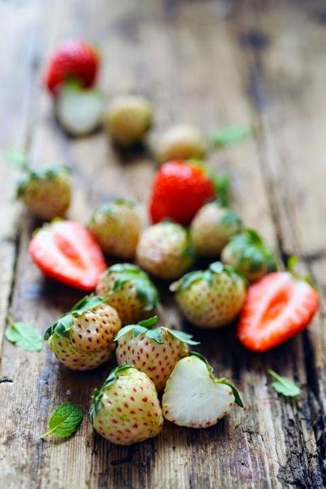 Ça se bouffe mais seulement en images…  les fraises blanches !