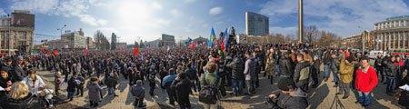 Rassemblement place centrale Lénine à Donetsk 