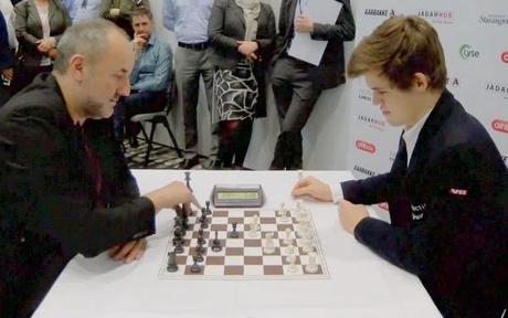 La vidéo de la partie d'échecs entre Magnus Carlsen et son manager Espen Agdestein © Chess & Strategy