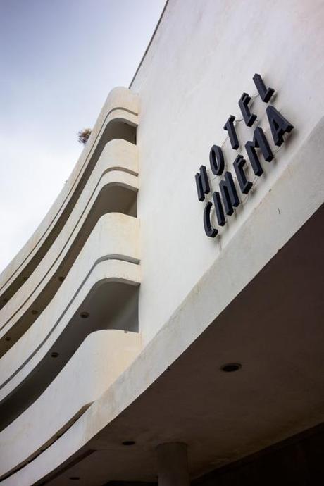 Ancien cinéma de style Bauhaus converti en hôtel, à la place Dizengoff, Tel Aviv, Israël