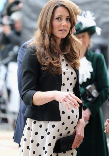 Kate Middleton enceinte : ses meilleurs looks de grossesse Kate Middleton enceinte robe Topshop à pois