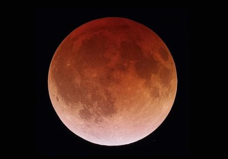 Eclipse totale de Lune du 15 avril 2014 photographiée par Joel Tonyan