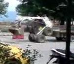 Le chargement d'une pelleteuse dans un camion vidéo mini pelleteuse chargement camion technique