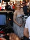 Nicole Kidman descend de voiture