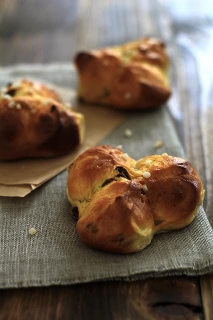 Pour le petit déjeuner vous préférez une brioche de Pâques autrichienne ou des hot cross buns anglais ?