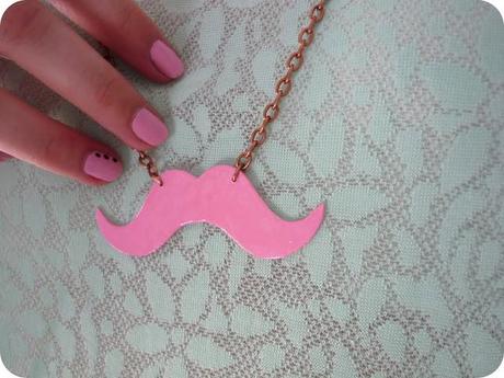 DIY : un collier moustache