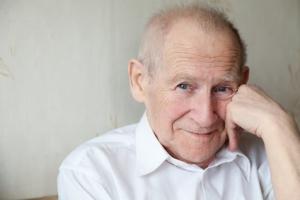 PSYCHO: A 70 ans, l'humeur se fait plus fragile – Psychology and Aging