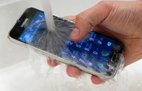 galaxy s5 test underwater splash Test : Samsung Galaxy S5
