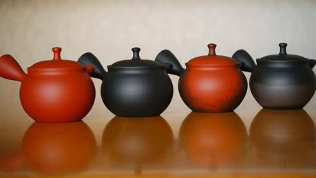 Quatre théières Tokoname par Shôryû, techniques de cuisson Quatre théières Tokoname par Shôryû, techniques de cuisson