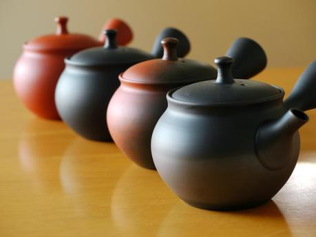 Quatre théières Tokoname par Shôryû, techniques de cuisson Quatre théières Tokoname par Shôryû, techniques de cuisson