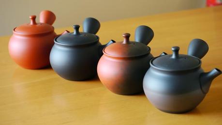 Quatre théières Tokoname par Shôryû, techniques de cuisson Quatre théières Tokoname par Shôryû, techniques de cuisson