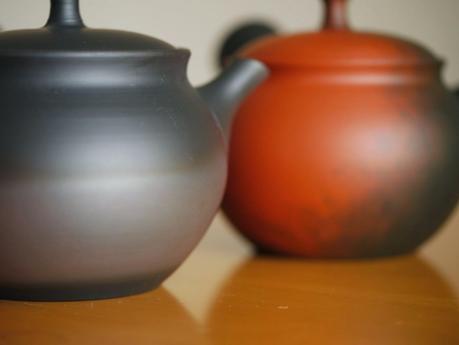 Quatre théières Tokoname par Shôryû, techniques de cuisson Quatre théières Tokoname par Shôryû, techniques de cuisson