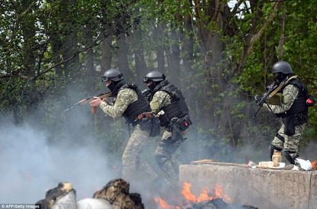 Attaque: ukrainienne forces spéciales prennent position dans la ville ukrainienne est de Slavyansk jeudi
