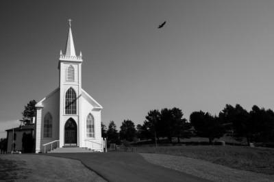 Astuce : le noir et blanc pour gérer les lumières difficiles Eglise-LBreillat