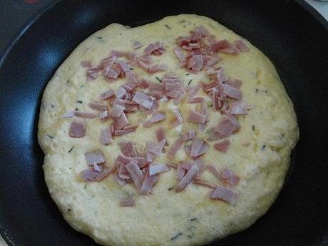 Omelette soufflée, au jambon et fromage