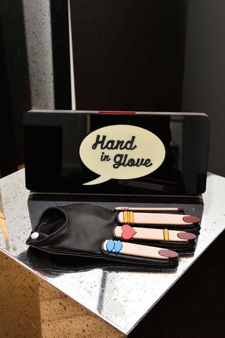 Mode : La jolie collection Causse et Yaz Bukey Boîte à gants en plexiglas et gants en cuir et plexiglas