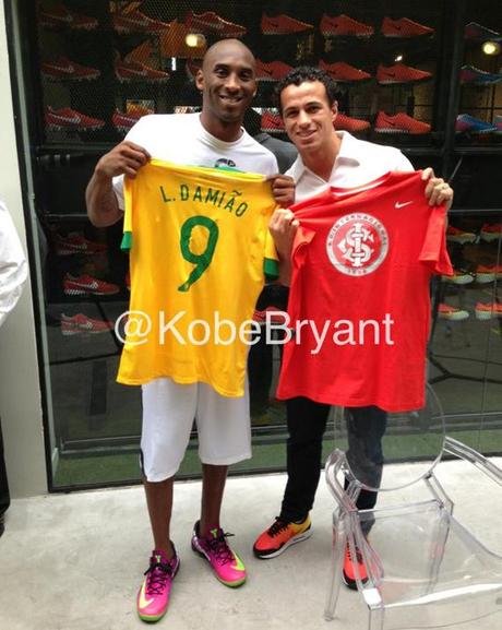 Kobe Bryant collectionne les images Panini