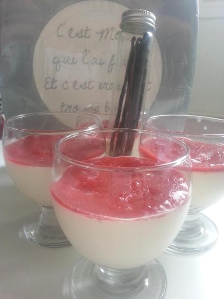 Panacotta vanille, coulis de fraises maison