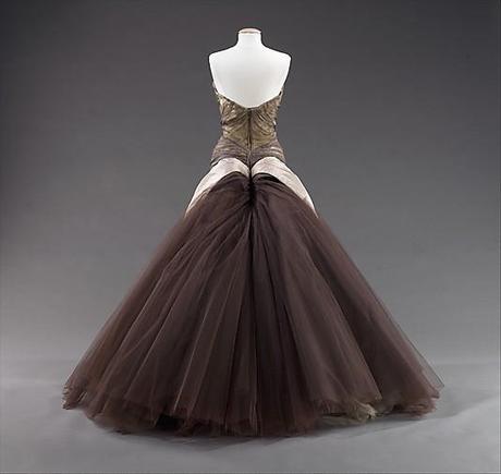 The-butterfly-gown---Charles-James-1955-2.jpg