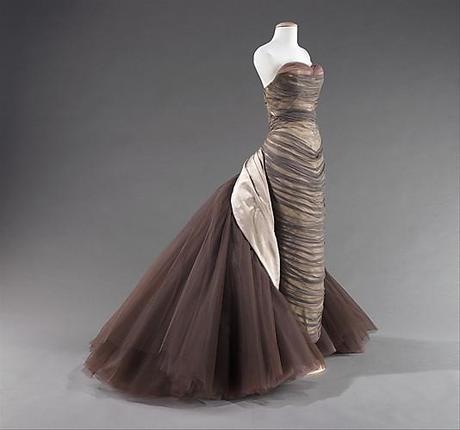 The-butterfly-gown---Charles-James-1955-5-.jpg
