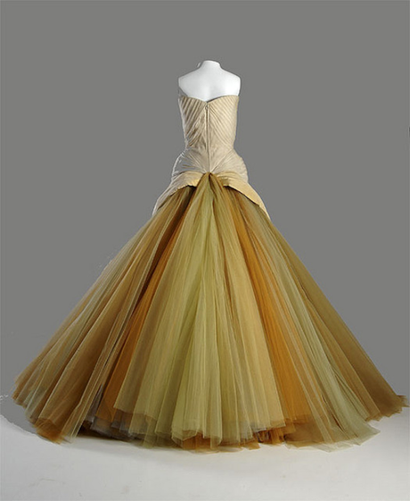 The-butterfly-gown---Charles-James-1955-4.png
