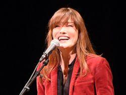 Carla Bruni triomphe à Broadway Carla Bruni triomphe à Broadway
