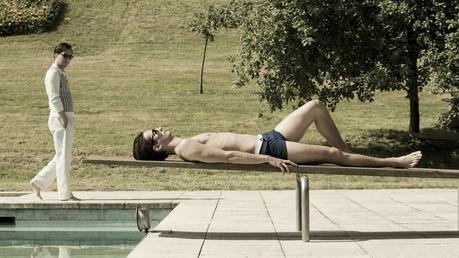 Les jolis Films Pierre-Niney-en-maillot-de-bain-dans-Yves-Saint-Laurent