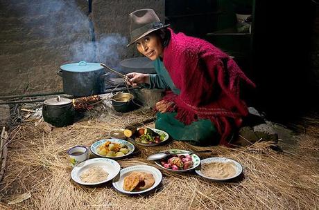 Ce qu’ils mangent en une journée, dans le monde ! Femme de fermier - mère de 8 enfants - Equateur